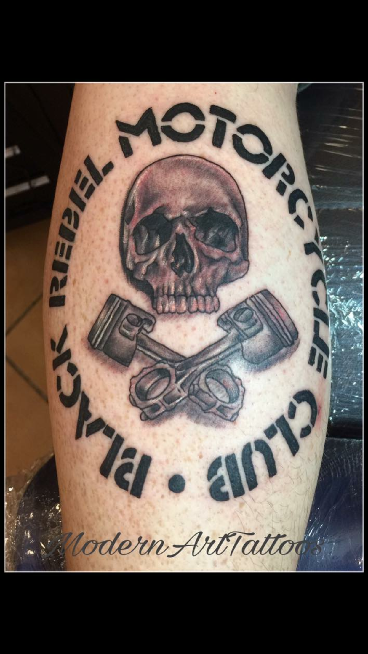 Mark Amann vom »ModernArtTattoos« in Cuxhaven rockin' and rollin'